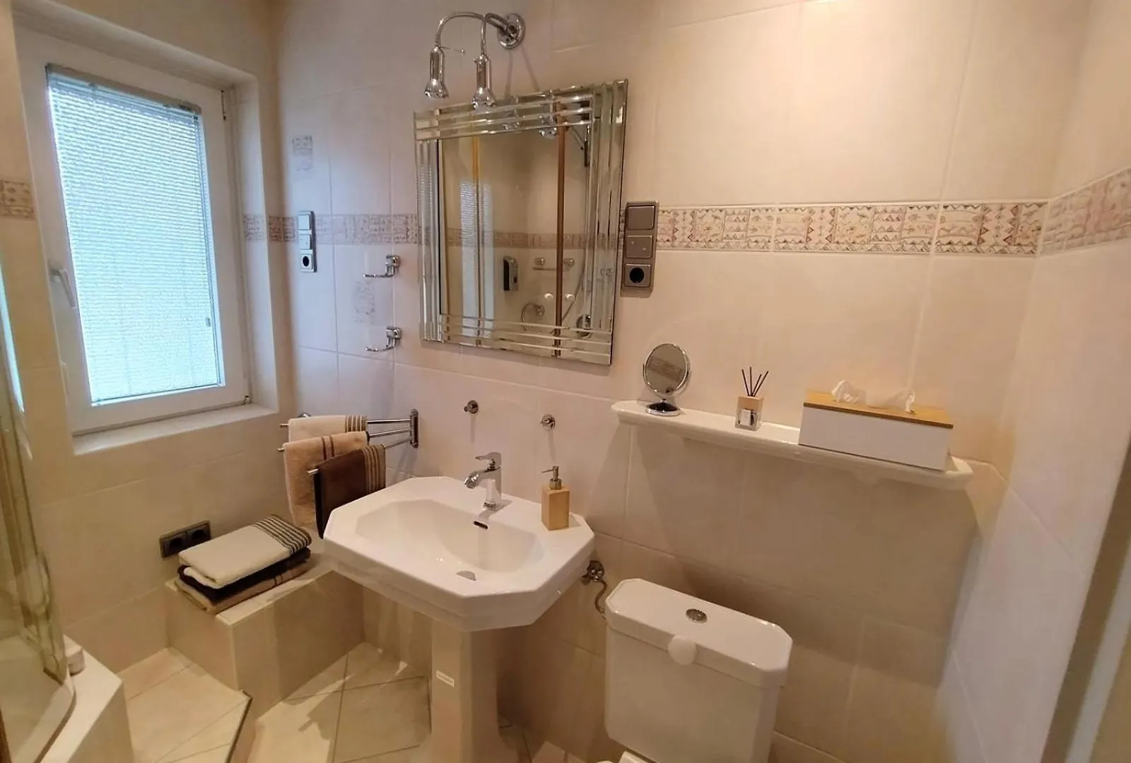 Apartment Casa Dami - Charmante Ferien- Und Monteurwohnung In Flughafennaehe Hugelsheim